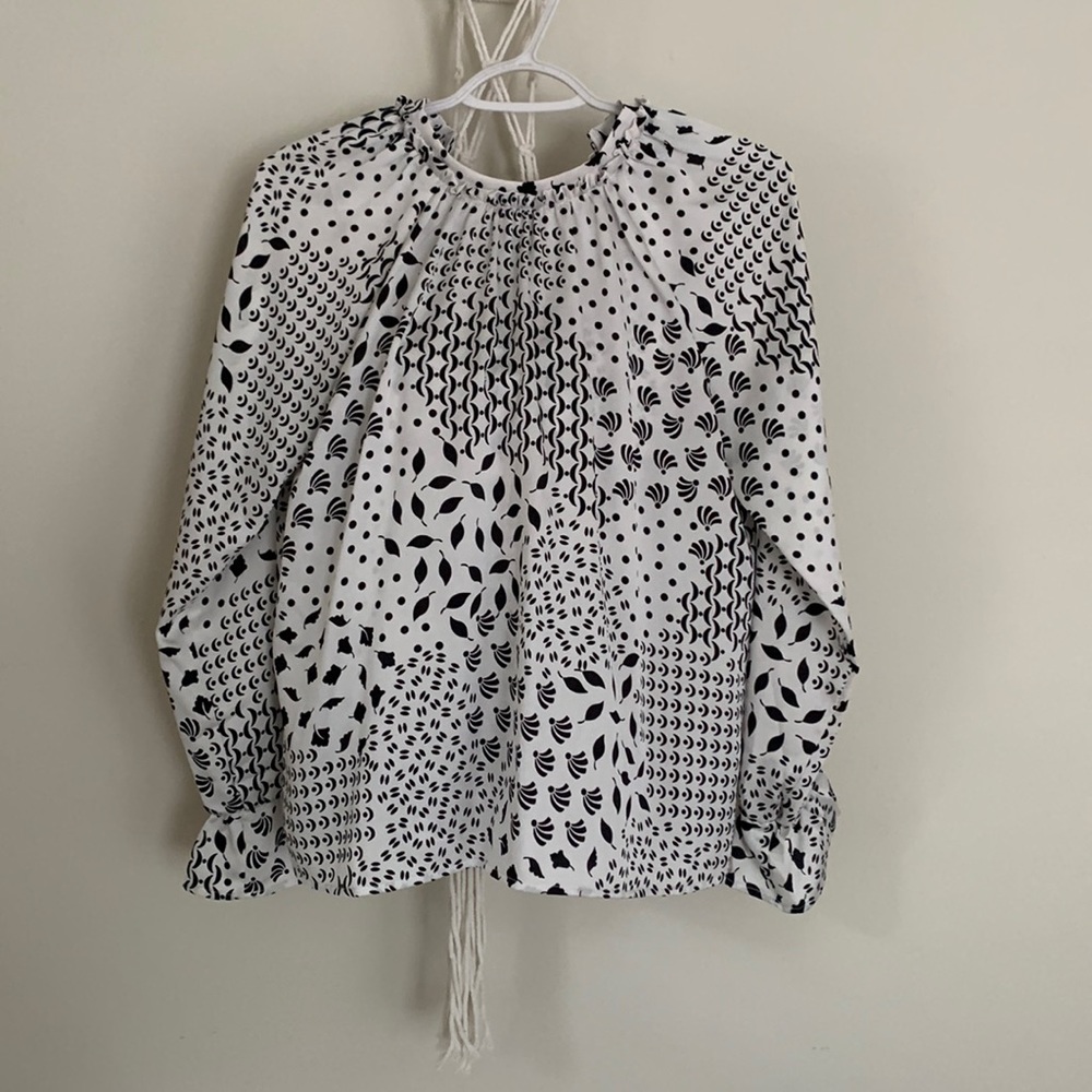 White top with fun black pattern